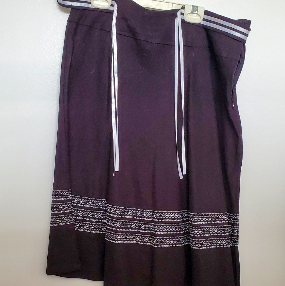 Black shirt w/white ribbon and embroidery